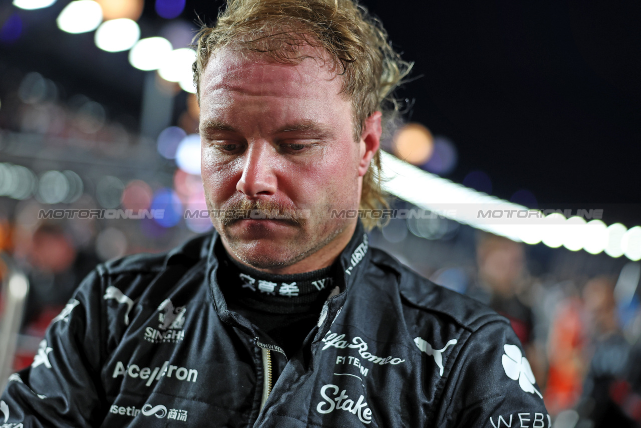 GP SINGAPORE, Valtteri Bottas (FIN) Alfa Romeo F1 Team on the grid.

17.09.2023. Formula 1 World Championship, Rd 16, Singapore Grand Prix, Marina Bay Street Circuit, Singapore, Gara Day.

- www.xpbimages.com, EMail: requests@xpbimages.com © Copyright: Bearne / XPB Images