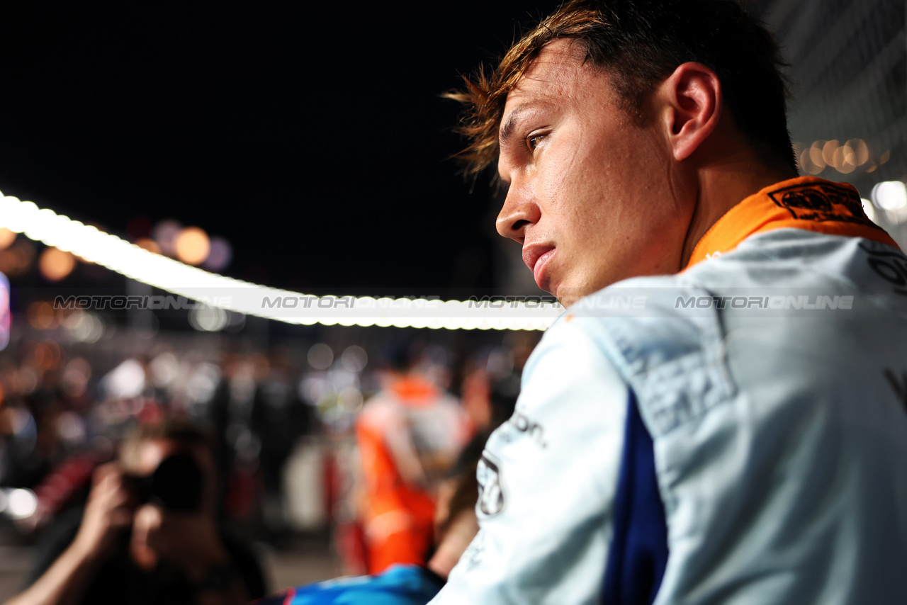 GP SINGAPORE, Alexander Albon (THA) Williams Racing on the grid.

17.09.2023. Formula 1 World Championship, Rd 16, Singapore Grand Prix, Marina Bay Street Circuit, Singapore, Gara Day.

- www.xpbimages.com, EMail: requests@xpbimages.com © Copyright: Bearne / XPB Images