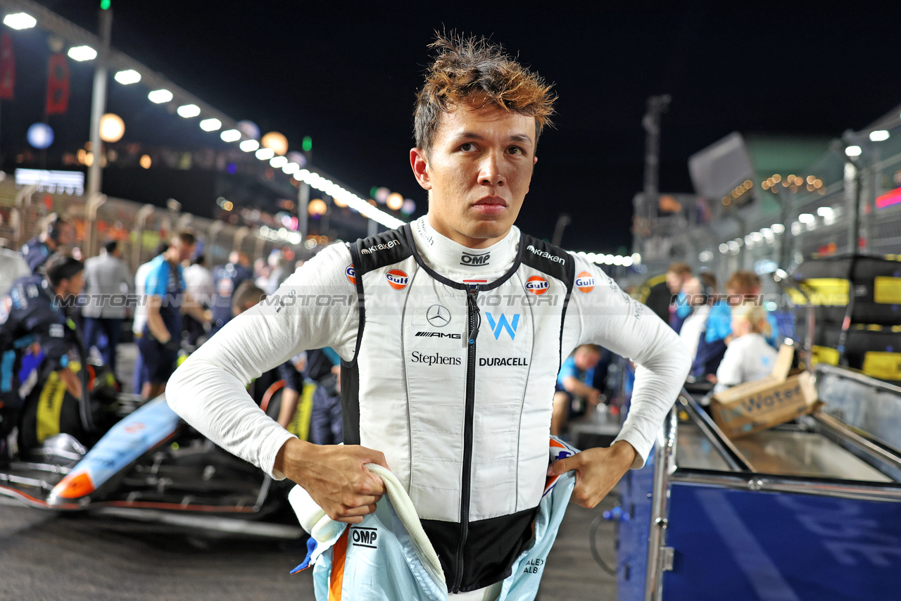 GP SINGAPORE, Alexander Albon (THA) Williams Racing on the grid.

17.09.2023. Formula 1 World Championship, Rd 16, Singapore Grand Prix, Marina Bay Street Circuit, Singapore, Gara Day.

- www.xpbimages.com, EMail: requests@xpbimages.com © Copyright: Bearne / XPB Images