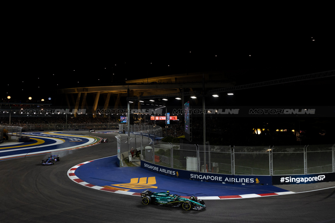 GP SINGAPORE, Fernando Alonso (ESP), Aston Martin Racing 
17.09.2023. Formula 1 World Championship, Rd 16, Singapore Grand Prix, Marina Bay Street Circuit, Singapore, Gara Day.
- www.xpbimages.com, EMail: requests@xpbimages.com © Copyright: Charniaux / XPB Images