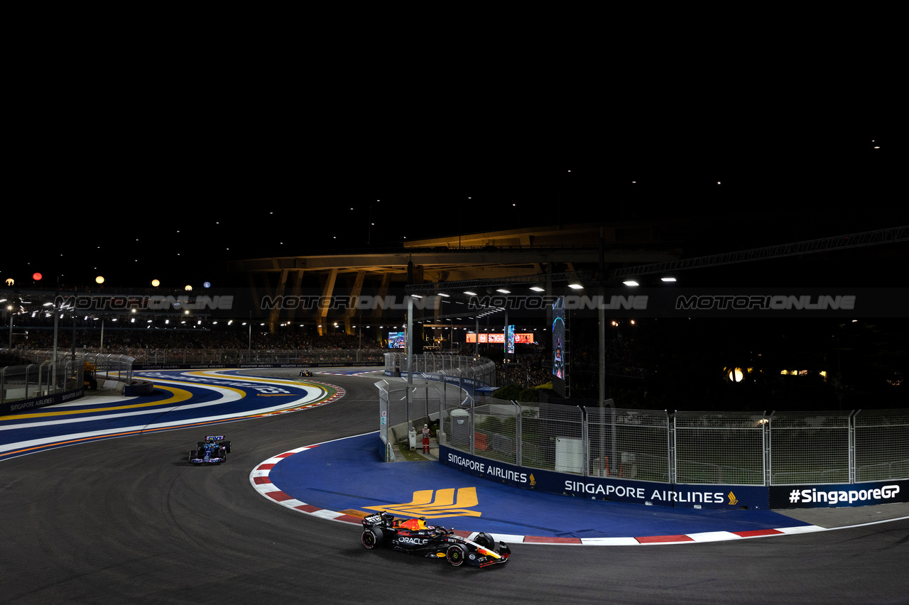 GP SINGAPORE, Max Verstappen (NLD), Red Bull Racing 
17.09.2023. Formula 1 World Championship, Rd 16, Singapore Grand Prix, Marina Bay Street Circuit, Singapore, Gara Day.
- www.xpbimages.com, EMail: requests@xpbimages.com © Copyright: Charniaux / XPB Images