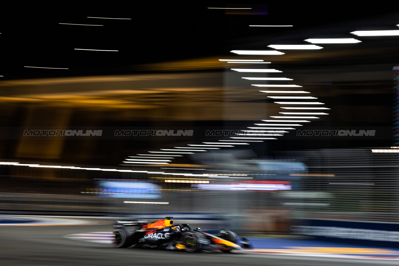 GP SINGAPORE, Max Verstappen (NLD), Red Bull Racing 
17.09.2023. Formula 1 World Championship, Rd 16, Singapore Grand Prix, Marina Bay Street Circuit, Singapore, Gara Day.
- www.xpbimages.com, EMail: requests@xpbimages.com © Copyright: Charniaux / XPB Images