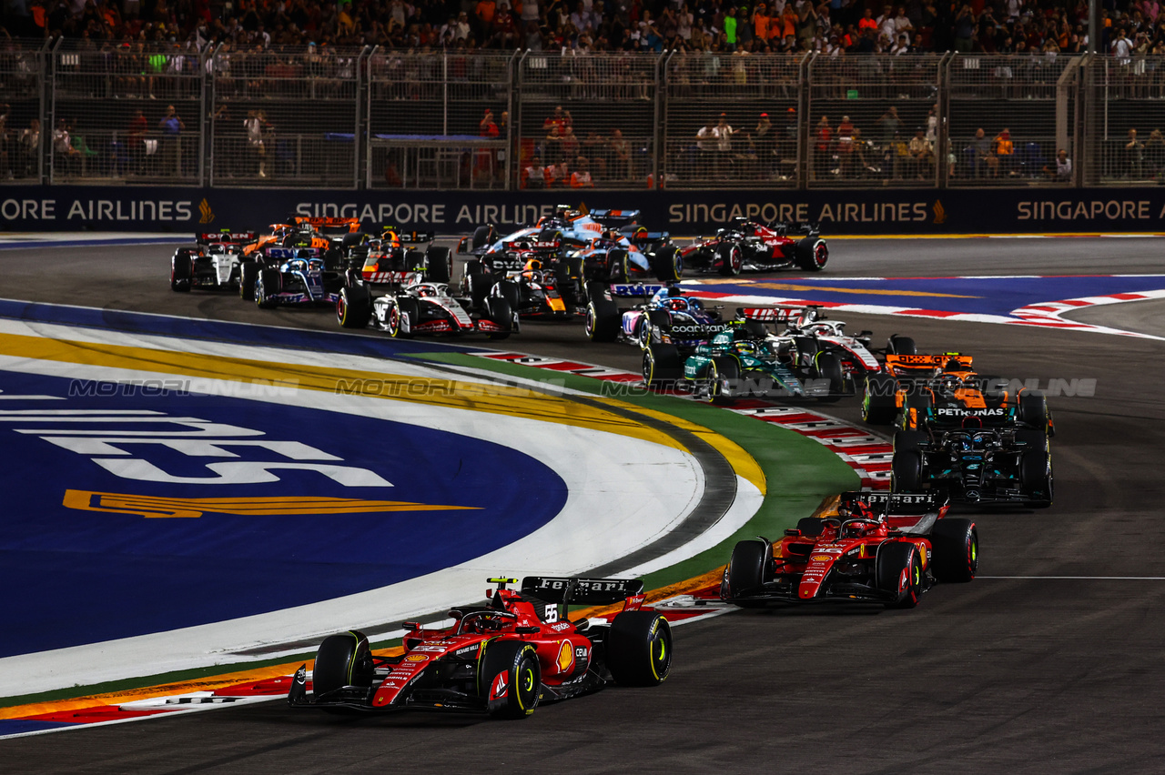 GP SINGAPORE, Start of the race, Carlos Sainz Jr (ESP), Ferrari 
17.09.2023. Formula 1 World Championship, Rd 16, Singapore Grand Prix, Marina Bay Street Circuit, Singapore, Gara Day.
- www.xpbimages.com, EMail: requests@xpbimages.com © Copyright: Charniaux / XPB Images