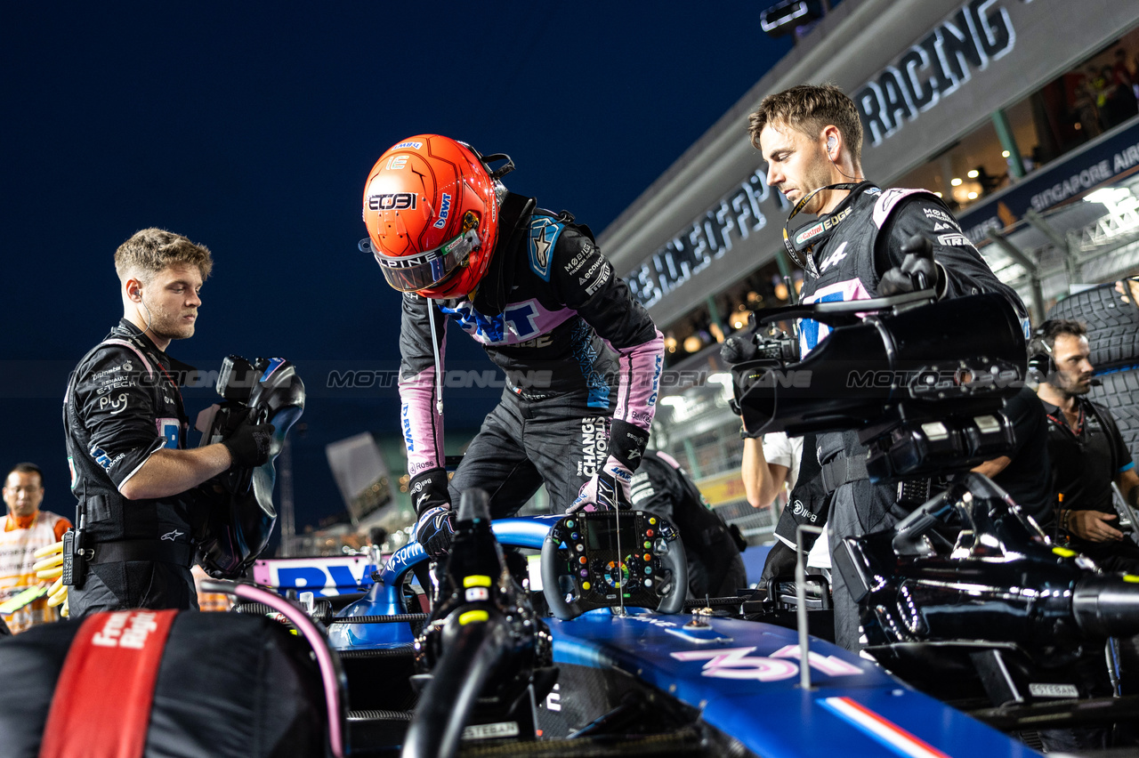 GP SINGAPORE, Esteban Ocon (FRA), Alpine F1 Team 
17.09.2023. Formula 1 World Championship, Rd 16, Singapore Grand Prix, Marina Bay Street Circuit, Singapore, Gara Day.
- www.xpbimages.com, EMail: requests@xpbimages.com © Copyright: Charniaux / XPB Images