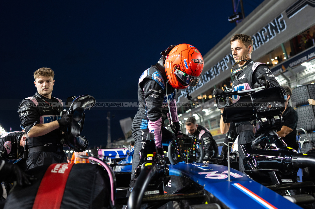 GP SINGAPORE, Esteban Ocon (FRA), Alpine F1 Team 
17.09.2023. Formula 1 World Championship, Rd 16, Singapore Grand Prix, Marina Bay Street Circuit, Singapore, Gara Day.
- www.xpbimages.com, EMail: requests@xpbimages.com © Copyright: Charniaux / XPB Images