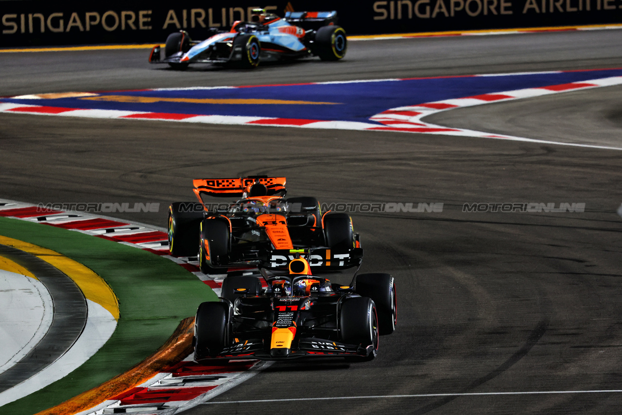 GP SINGAPORE, Sergio Perez (MEX) Red Bull Racing RB19.

17.09.2023. Formula 1 World Championship, Rd 16, Singapore Grand Prix, Marina Bay Street Circuit, Singapore, Gara Day.

- www.xpbimages.com, EMail: requests@xpbimages.com © Copyright: Charniaux / XPB Images