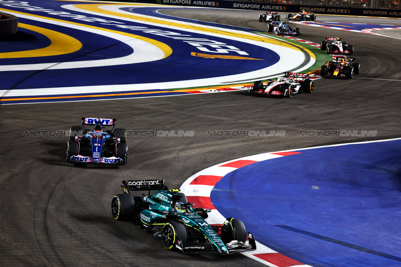 GP SINGAPORE, Fernando Alonso (ESP) Aston Martin F1 Team AMR23.

17.09.2023. Formula 1 World Championship, Rd 16, Singapore Grand Prix, Marina Bay Street Circuit, Singapore, Gara Day.

- www.xpbimages.com, EMail: requests@xpbimages.com © Copyright: Charniaux / XPB Images