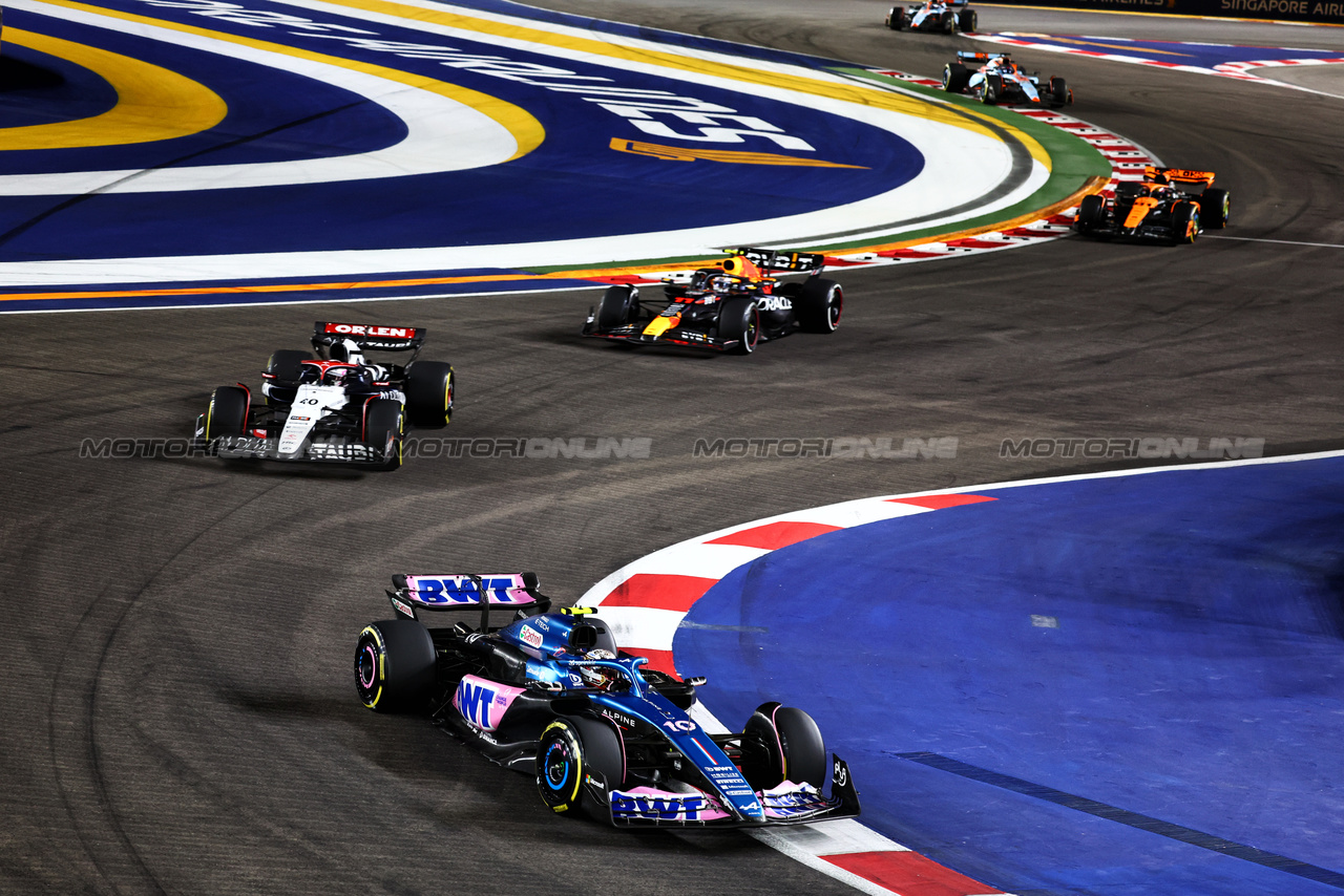 GP SINGAPORE, Pierre Gasly (FRA) Alpine F1 Team A523.

17.09.2023. Formula 1 World Championship, Rd 16, Singapore Grand Prix, Marina Bay Street Circuit, Singapore, Gara Day.

- www.xpbimages.com, EMail: requests@xpbimages.com © Copyright: Charniaux / XPB Images