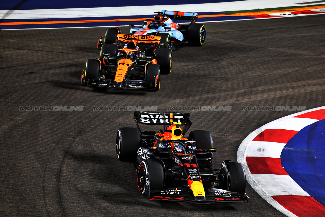 GP SINGAPORE, Sergio Perez (MEX) Red Bull Racing RB19.

17.09.2023. Formula 1 World Championship, Rd 16, Singapore Grand Prix, Marina Bay Street Circuit, Singapore, Gara Day.

- www.xpbimages.com, EMail: requests@xpbimages.com © Copyright: Charniaux / XPB Images