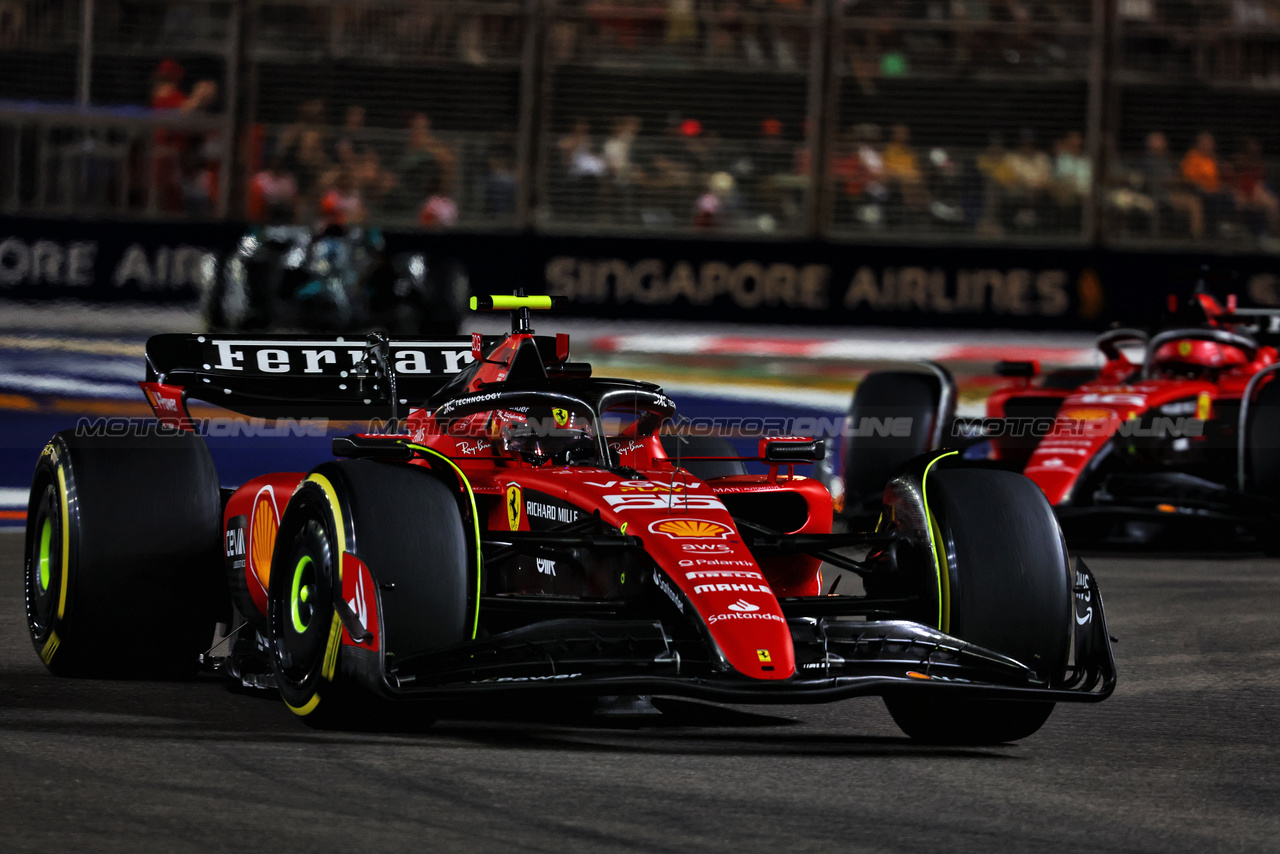 GP SINGAPORE, Carlos Sainz Jr (ESP) Ferrari SF-23.

17.09.2023. Formula 1 World Championship, Rd 16, Singapore Grand Prix, Marina Bay Street Circuit, Singapore, Gara Day.

- www.xpbimages.com, EMail: requests@xpbimages.com © Copyright: Charniaux / XPB Images