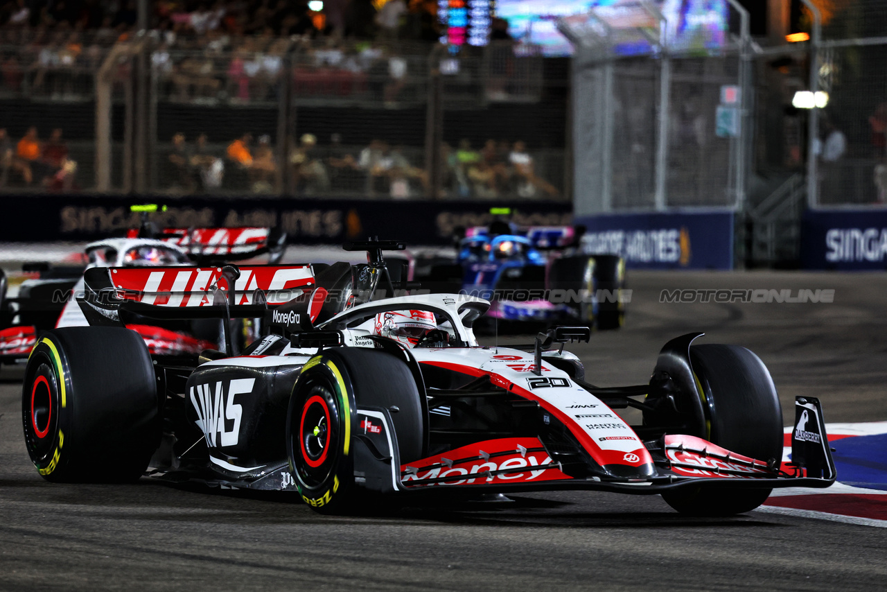 GP SINGAPORE, Kevin Magnussen (DEN) Haas VF-23.

17.09.2023. Formula 1 World Championship, Rd 16, Singapore Grand Prix, Marina Bay Street Circuit, Singapore, Gara Day.

- www.xpbimages.com, EMail: requests@xpbimages.com © Copyright: Charniaux / XPB Images