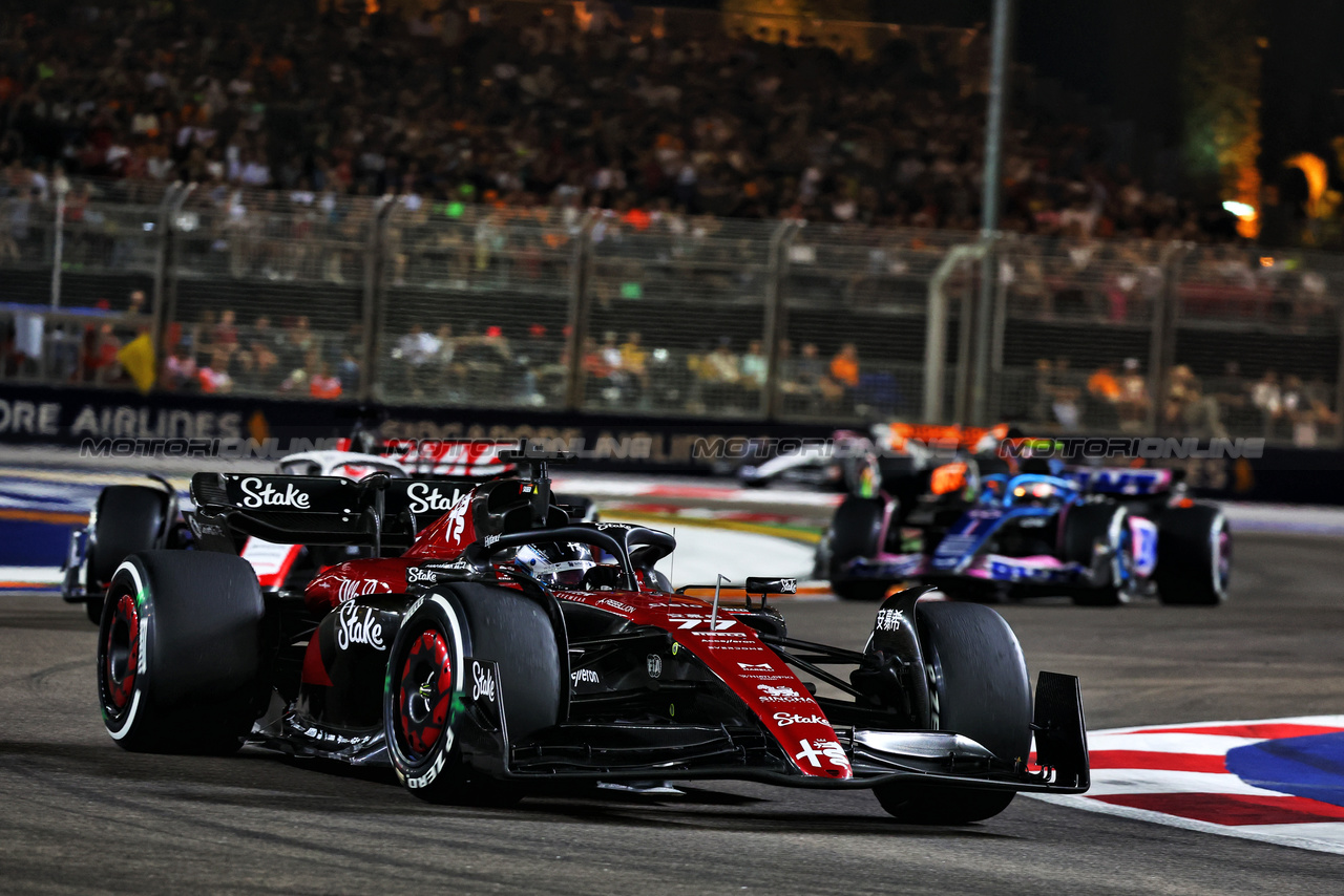 GP SINGAPORE, Valtteri Bottas (FIN) Alfa Romeo F1 Team C43.

17.09.2023. Formula 1 World Championship, Rd 16, Singapore Grand Prix, Marina Bay Street Circuit, Singapore, Gara Day.

- www.xpbimages.com, EMail: requests@xpbimages.com © Copyright: Charniaux / XPB Images