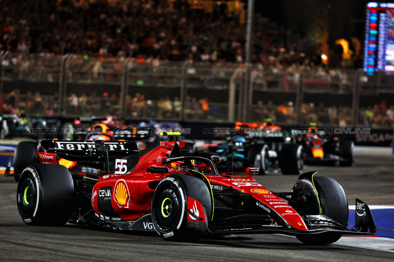 GP SINGAPORE, Carlos Sainz Jr (ESP) Ferrari SF-23.

17.09.2023. Formula 1 World Championship, Rd 16, Singapore Grand Prix, Marina Bay Street Circuit, Singapore, Gara Day.

- www.xpbimages.com, EMail: requests@xpbimages.com © Copyright: Charniaux / XPB Images