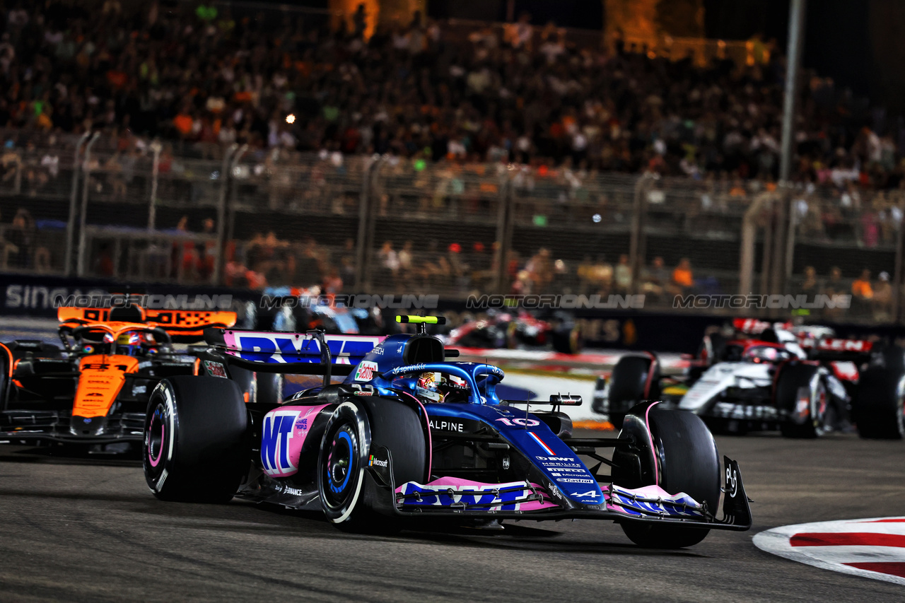 GP SINGAPORE, Pierre Gasly (FRA) Alpine F1 Team A523.

17.09.2023. Formula 1 World Championship, Rd 16, Singapore Grand Prix, Marina Bay Street Circuit, Singapore, Gara Day.

- www.xpbimages.com, EMail: requests@xpbimages.com © Copyright: Charniaux / XPB Images