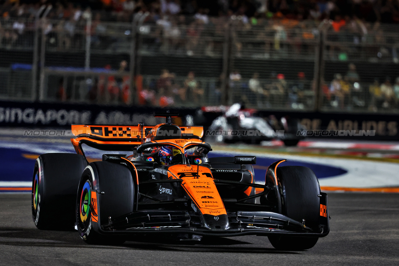 GP SINGAPORE, Oscar Piastri (AUS) McLaren MCL60.

17.09.2023. Formula 1 World Championship, Rd 16, Singapore Grand Prix, Marina Bay Street Circuit, Singapore, Gara Day.

- www.xpbimages.com, EMail: requests@xpbimages.com © Copyright: Charniaux / XPB Images