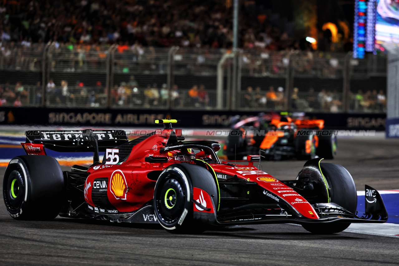 GP SINGAPORE, Carlos Sainz Jr (ESP) Ferrari SF-23.

17.09.2023. Formula 1 World Championship, Rd 16, Singapore Grand Prix, Marina Bay Street Circuit, Singapore, Gara Day.

- www.xpbimages.com, EMail: requests@xpbimages.com © Copyright: Charniaux / XPB Images