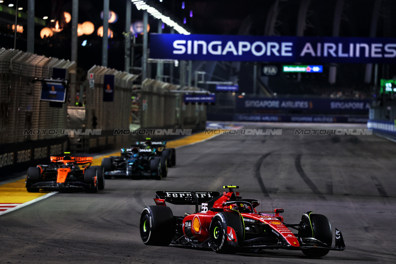 GP SINGAPORE, Carlos Sainz Jr (ESP) Ferrari SF-23.

17.09.2023. Formula 1 World Championship, Rd 16, Singapore Grand Prix, Marina Bay Street Circuit, Singapore, Gara Day.

- www.xpbimages.com, EMail: requests@xpbimages.com © Copyright: Charniaux / XPB Images