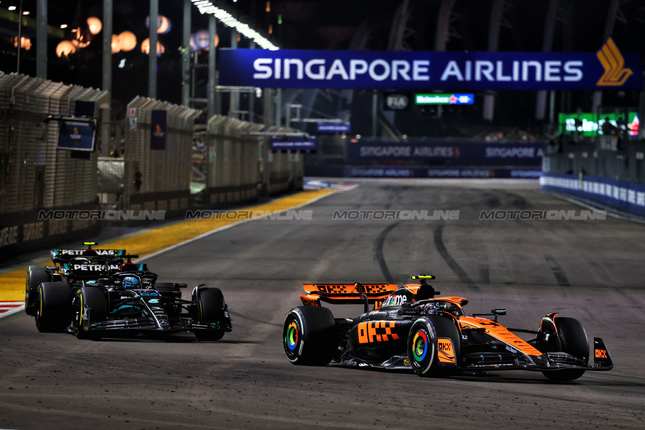 GP SINGAPORE, Lando Norris (GBR) McLaren MCL60.

17.09.2023. Formula 1 World Championship, Rd 16, Singapore Grand Prix, Marina Bay Street Circuit, Singapore, Gara Day.

- www.xpbimages.com, EMail: requests@xpbimages.com © Copyright: Charniaux / XPB Images