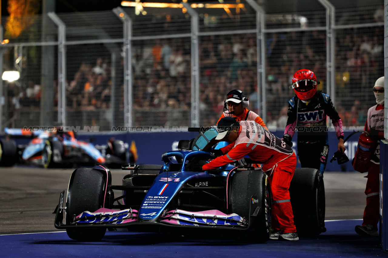 GP SINGAPORE, Esteban Ocon (FRA) Alpine F1 Team A523 retired from the race.

17.09.2023. Formula 1 World Championship, Rd 16, Singapore Grand Prix, Marina Bay Street Circuit, Singapore, Gara Day.

- www.xpbimages.com, EMail: requests@xpbimages.com © Copyright: Charniaux / XPB Images