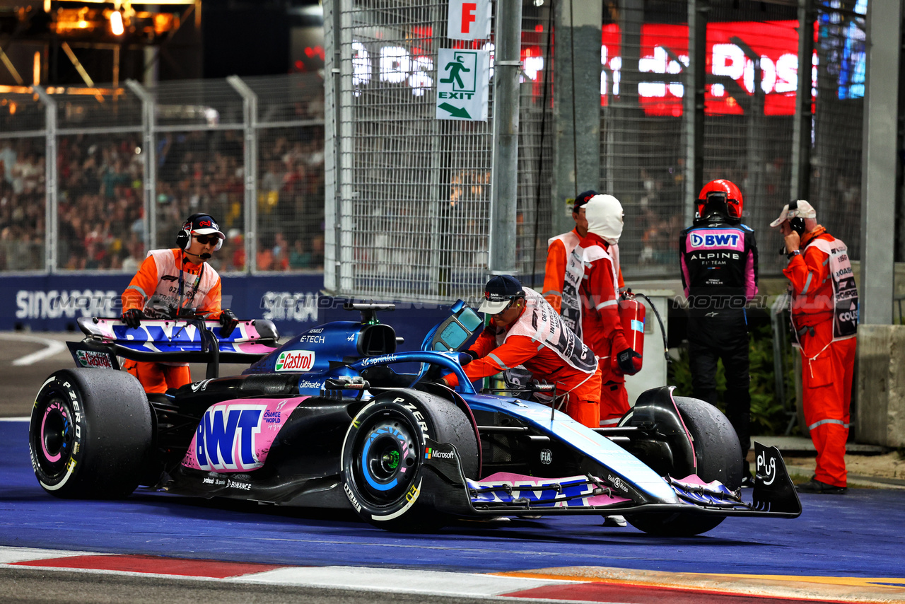 GP SINGAPORE, Esteban Ocon (FRA) Alpine F1 Team A523 retired from the race.

17.09.2023. Formula 1 World Championship, Rd 16, Singapore Grand Prix, Marina Bay Street Circuit, Singapore, Gara Day.

- www.xpbimages.com, EMail: requests@xpbimages.com © Copyright: Charniaux / XPB Images