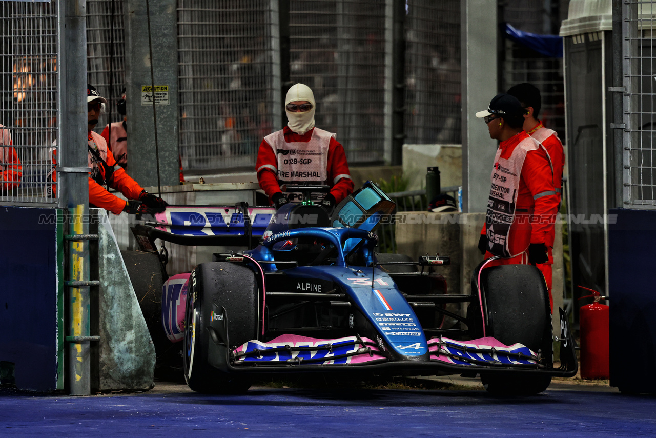 GP SINGAPORE, Esteban Ocon (FRA) Alpine F1 Team A523 retired from the race.

17.09.2023. Formula 1 World Championship, Rd 16, Singapore Grand Prix, Marina Bay Street Circuit, Singapore, Gara Day.

- www.xpbimages.com, EMail: requests@xpbimages.com © Copyright: Charniaux / XPB Images