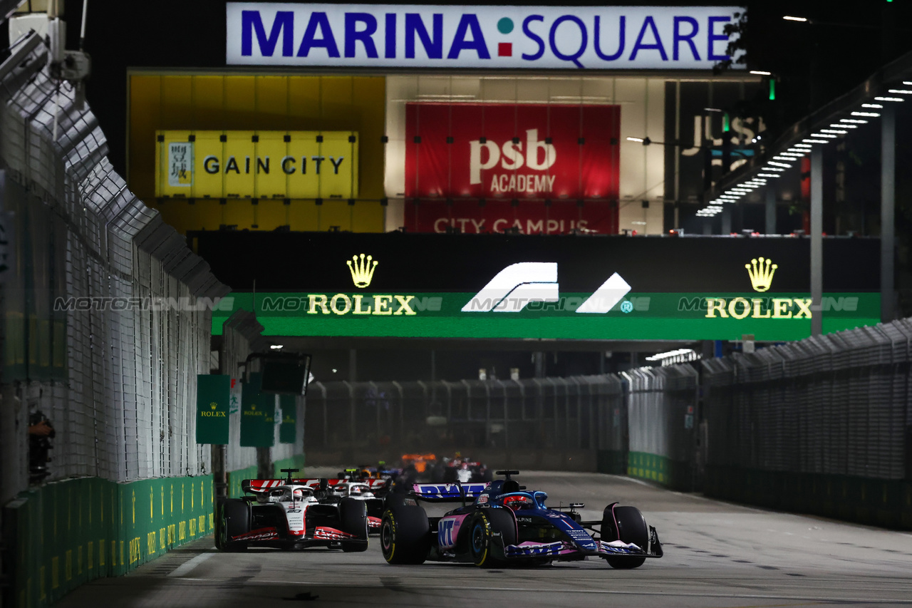 GP SINGAPORE, Esteban Ocon (FRA) Alpine F1 Team A523.

17.09.2023. Formula 1 World Championship, Rd 16, Singapore Grand Prix, Marina Bay Street Circuit, Singapore, Gara Day.

- www.xpbimages.com, EMail: requests@xpbimages.com © Copyright: Moy / XPB Images