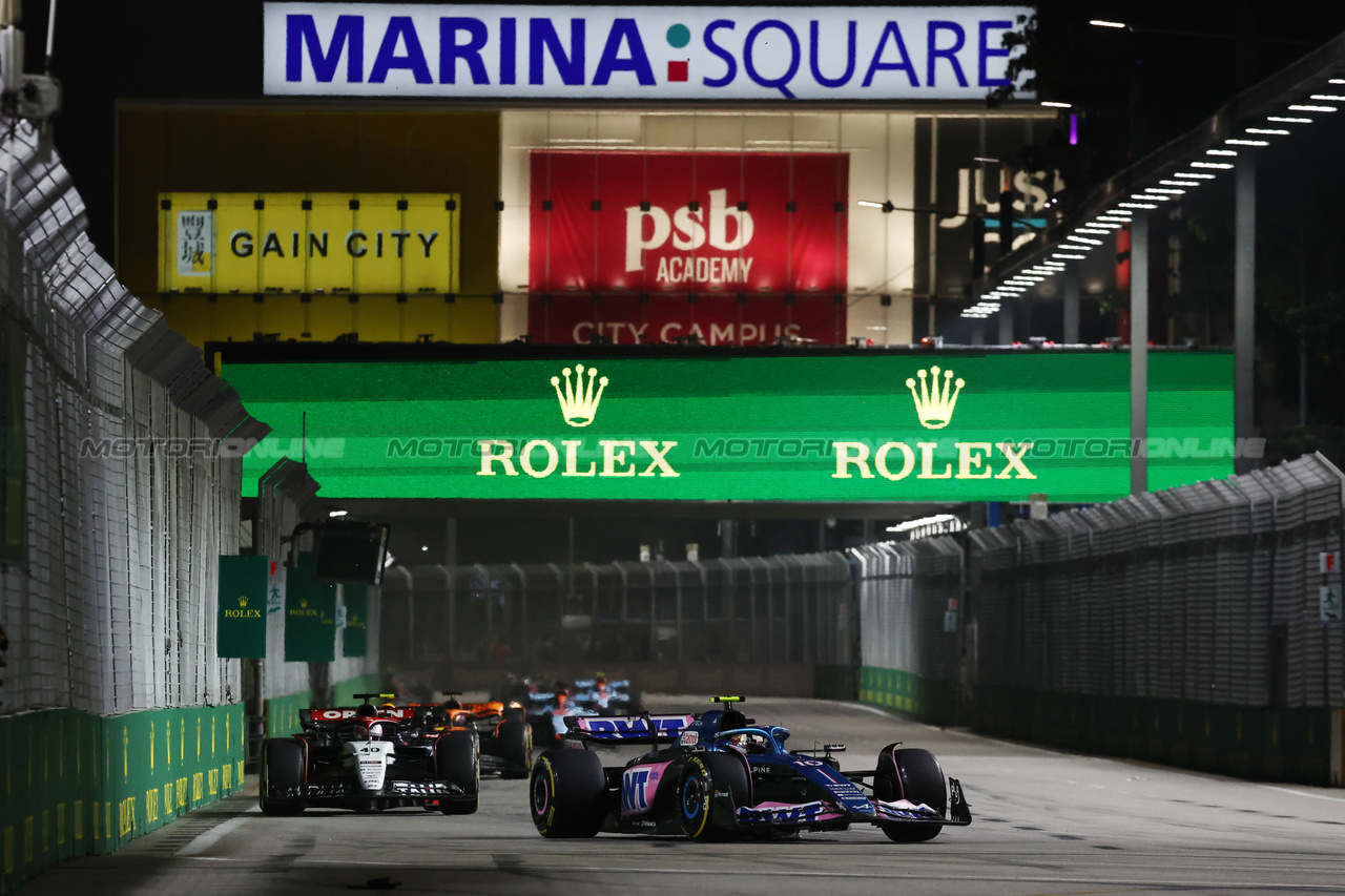 GP SINGAPORE, Pierre Gasly (FRA) Alpine F1 Team A523.

17.09.2023. Formula 1 World Championship, Rd 16, Singapore Grand Prix, Marina Bay Street Circuit, Singapore, Gara Day.

- www.xpbimages.com, EMail: requests@xpbimages.com © Copyright: Moy / XPB Images