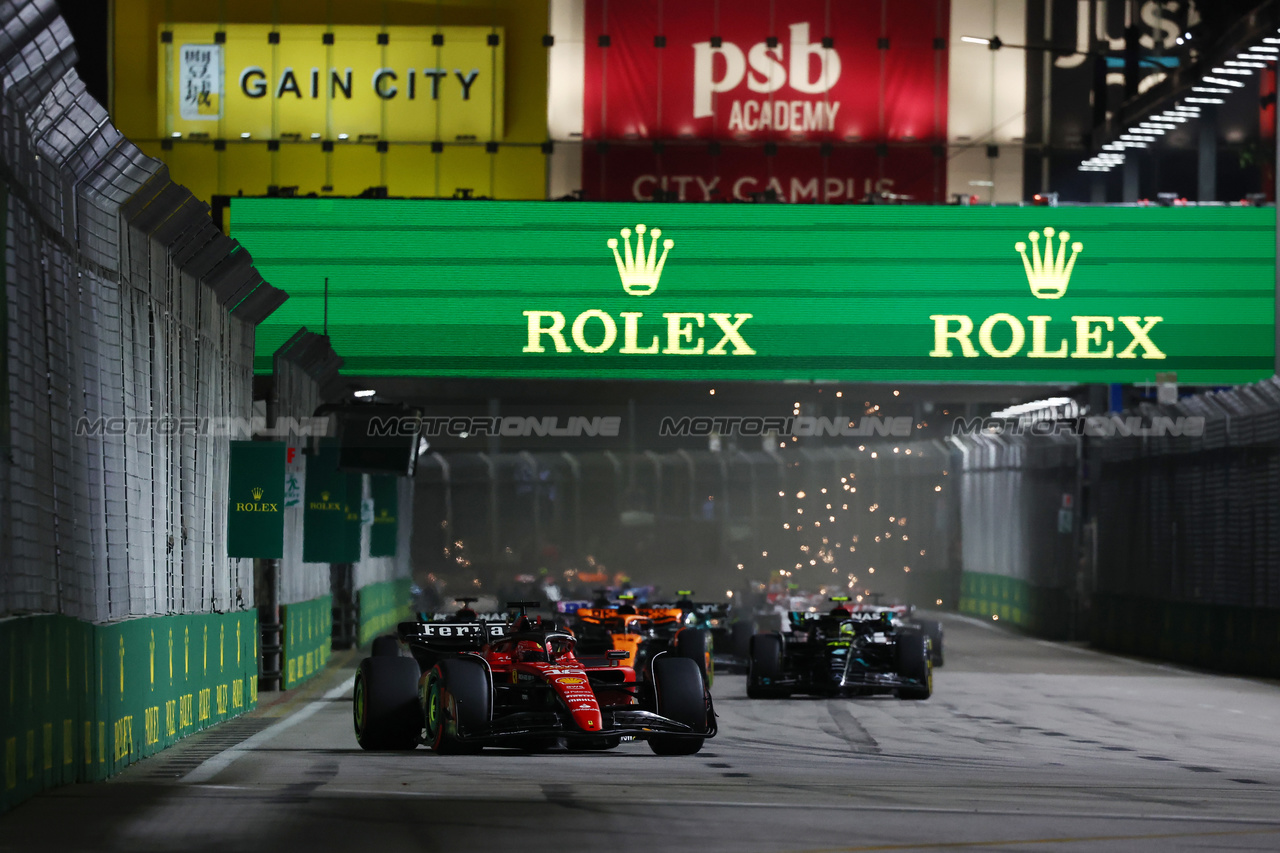 GP SINGAPORE, Charles Leclerc (MON) Ferrari SF-23 at the partenza of the race.

17.09.2023. Formula 1 World Championship, Rd 16, Singapore Grand Prix, Marina Bay Street Circuit, Singapore, Gara Day.

- www.xpbimages.com, EMail: requests@xpbimages.com © Copyright: Moy / XPB Images