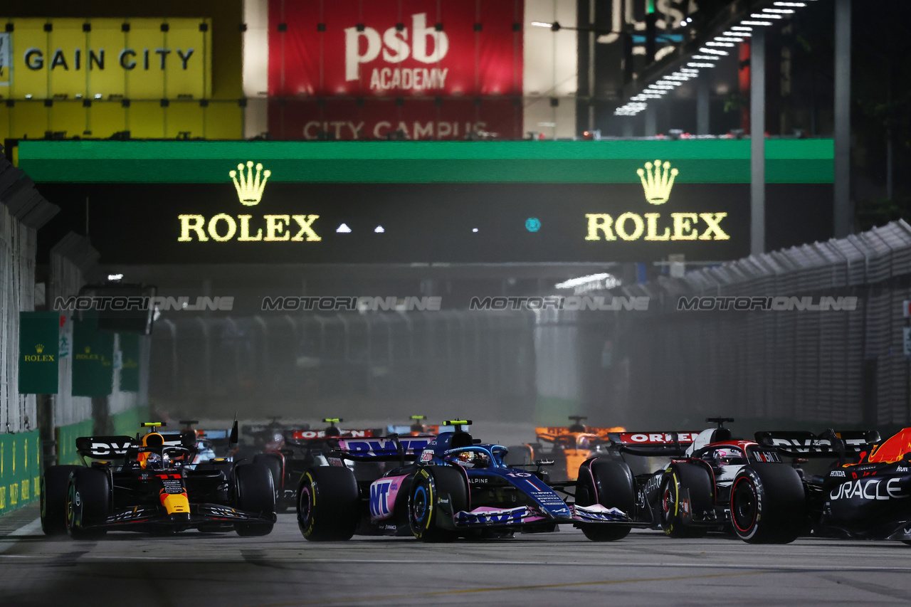 GP SINGAPORE, Pierre Gasly (FRA) Alpine F1 Team A523 at the partenza of the race.

17.09.2023. Formula 1 World Championship, Rd 16, Singapore Grand Prix, Marina Bay Street Circuit, Singapore, Gara Day.

- www.xpbimages.com, EMail: requests@xpbimages.com © Copyright: Moy / XPB Images