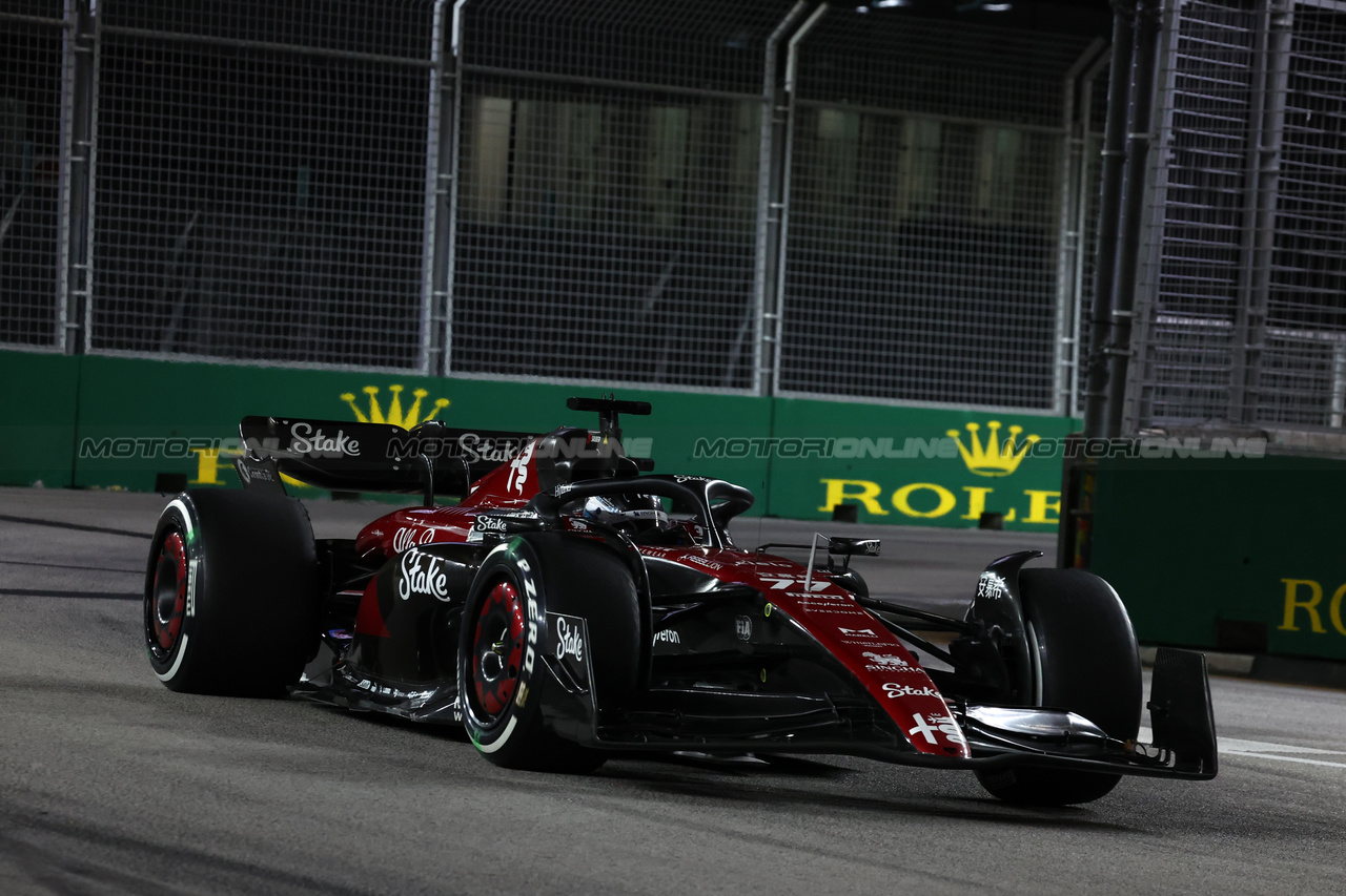 GP SINGAPORE, Valtteri Bottas (FIN) Alfa Romeo F1 Team C43.

17.09.2023. Formula 1 World Championship, Rd 16, Singapore Grand Prix, Marina Bay Street Circuit, Singapore, Gara Day.

- www.xpbimages.com, EMail: requests@xpbimages.com © Copyright: Moy / XPB Images