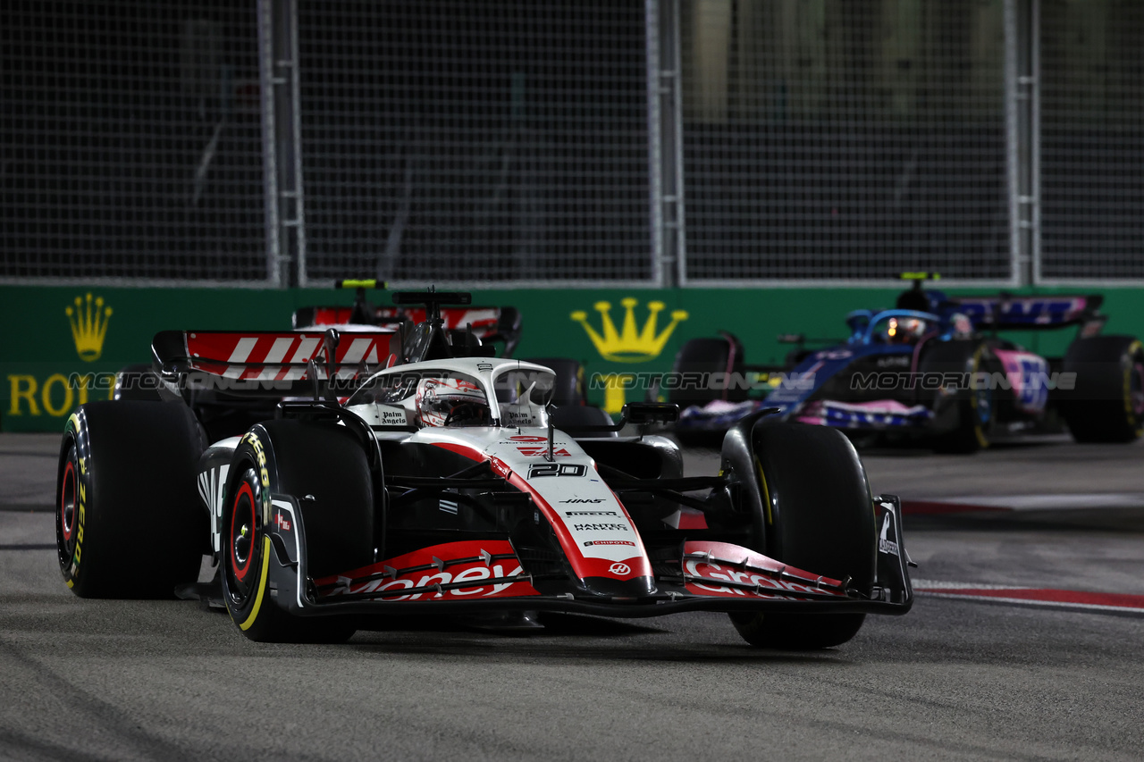 GP SINGAPORE, Kevin Magnussen (DEN) Haas VF-23.

17.09.2023. Formula 1 World Championship, Rd 16, Singapore Grand Prix, Marina Bay Street Circuit, Singapore, Gara Day.

- www.xpbimages.com, EMail: requests@xpbimages.com © Copyright: Moy / XPB Images