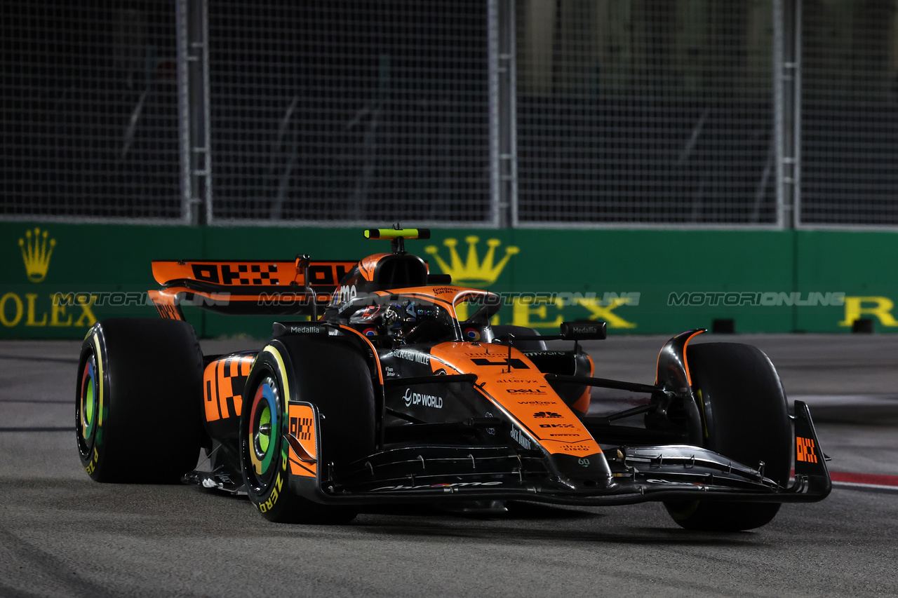 GP SINGAPORE, Lando Norris (GBR) McLaren MCL60.

17.09.2023. Formula 1 World Championship, Rd 16, Singapore Grand Prix, Marina Bay Street Circuit, Singapore, Gara Day.

- www.xpbimages.com, EMail: requests@xpbimages.com © Copyright: Moy / XPB Images