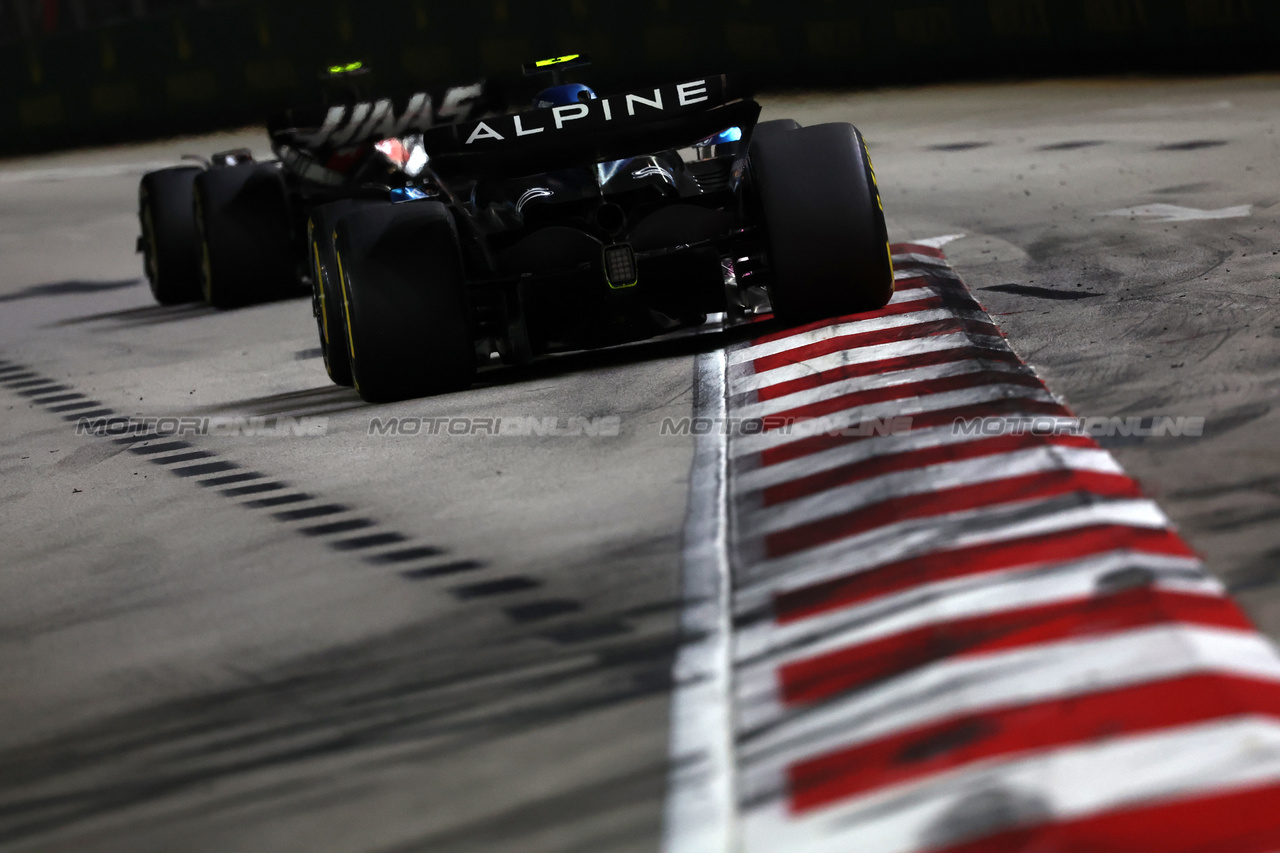 GP SINGAPORE, Pierre Gasly (FRA) Alpine F1 Team A523.

17.09.2023. Formula 1 World Championship, Rd 16, Singapore Grand Prix, Marina Bay Street Circuit, Singapore, Gara Day.

- www.xpbimages.com, EMail: requests@xpbimages.com © Copyright: Moy / XPB Images