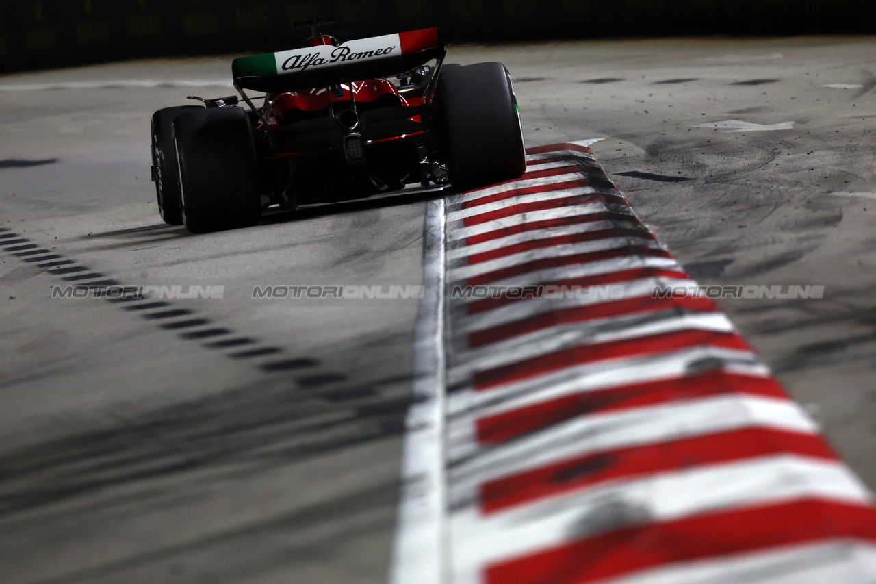 GP SINGAPORE, Valtteri Bottas (FIN) Alfa Romeo F1 Team C43.

17.09.2023. Formula 1 World Championship, Rd 16, Singapore Grand Prix, Marina Bay Street Circuit, Singapore, Gara Day.

- www.xpbimages.com, EMail: requests@xpbimages.com © Copyright: Moy / XPB Images