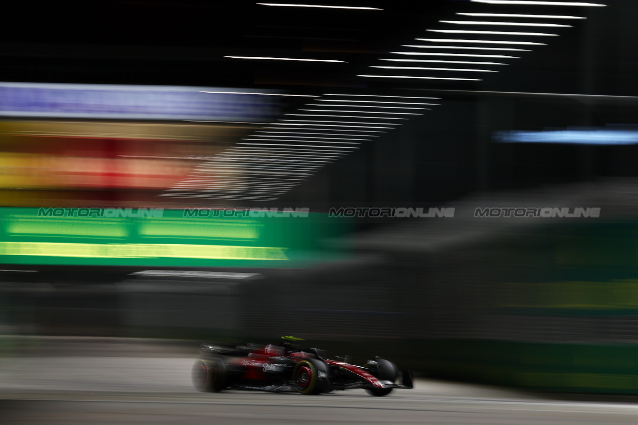 GP SINGAPORE, Zhou Guanyu (CHN) Alfa Romeo F1 Team C43.

17.09.2023. Formula 1 World Championship, Rd 16, Singapore Grand Prix, Marina Bay Street Circuit, Singapore, Gara Day.

- www.xpbimages.com, EMail: requests@xpbimages.com © Copyright: Moy / XPB Images