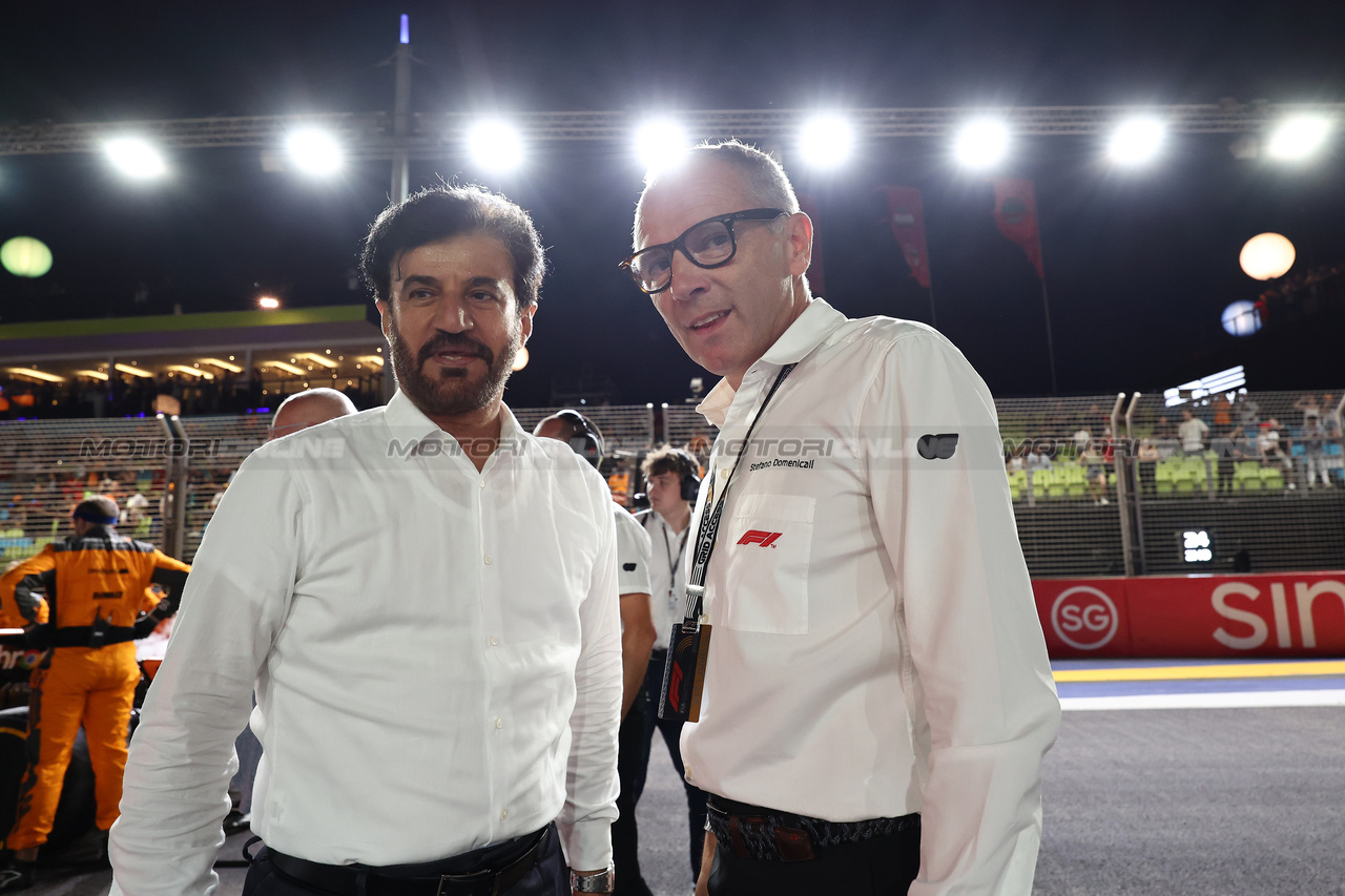 GP SINGAPORE, (L to R): Mohammed Bin Sulayem (UAE) FIA President with Stefano Domenicali (ITA) Formula One President e CEO on the grid.

17.09.2023. Formula 1 World Championship, Rd 16, Singapore Grand Prix, Marina Bay Street Circuit, Singapore, Gara Day.

- www.xpbimages.com, EMail: requests@xpbimages.com © Copyright: Moy / XPB Images