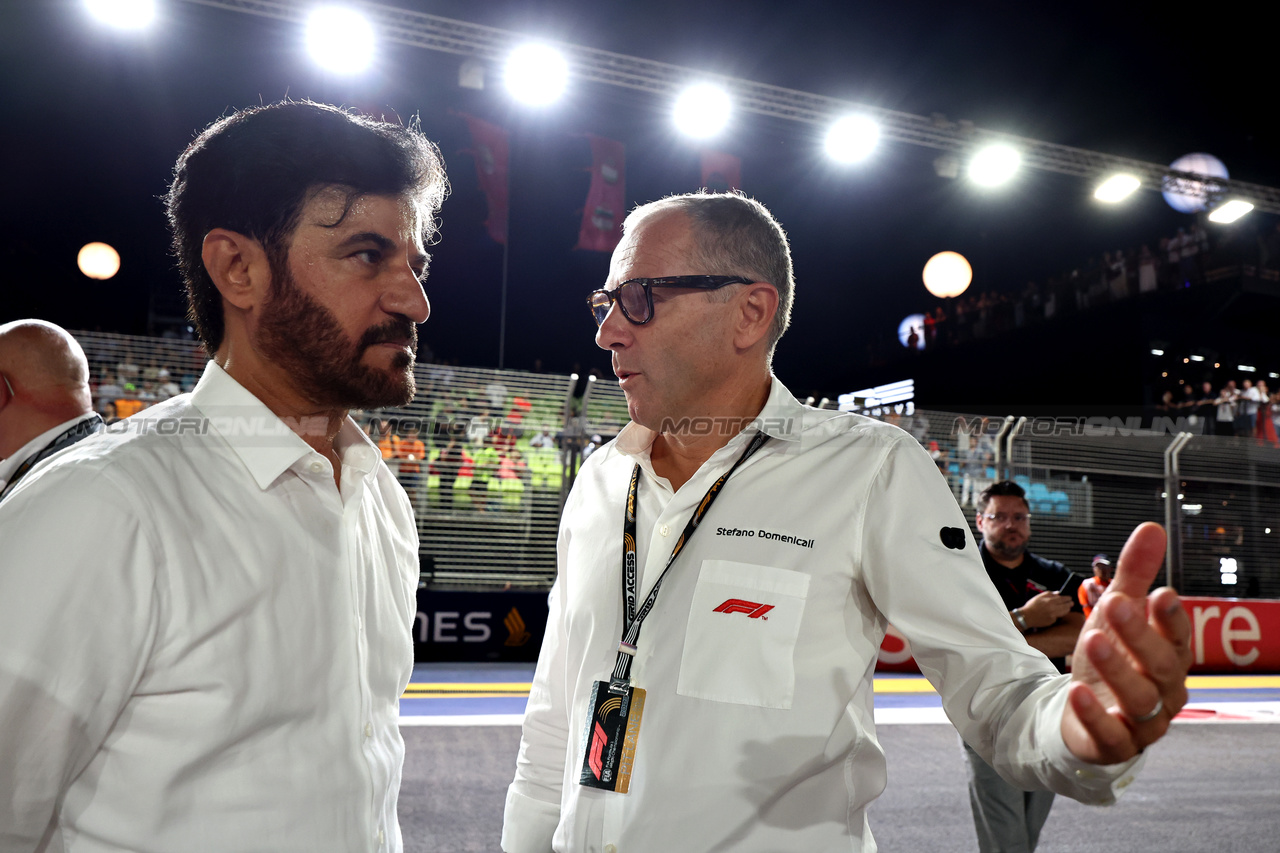 GP SINGAPORE, (L to R): Mohammed Bin Sulayem (UAE) FIA President with Stefano Domenicali (ITA) Formula One President e CEO on the grid.

17.09.2023. Formula 1 World Championship, Rd 16, Singapore Grand Prix, Marina Bay Street Circuit, Singapore, Gara Day.

- www.xpbimages.com, EMail: requests@xpbimages.com © Copyright: Moy / XPB Images