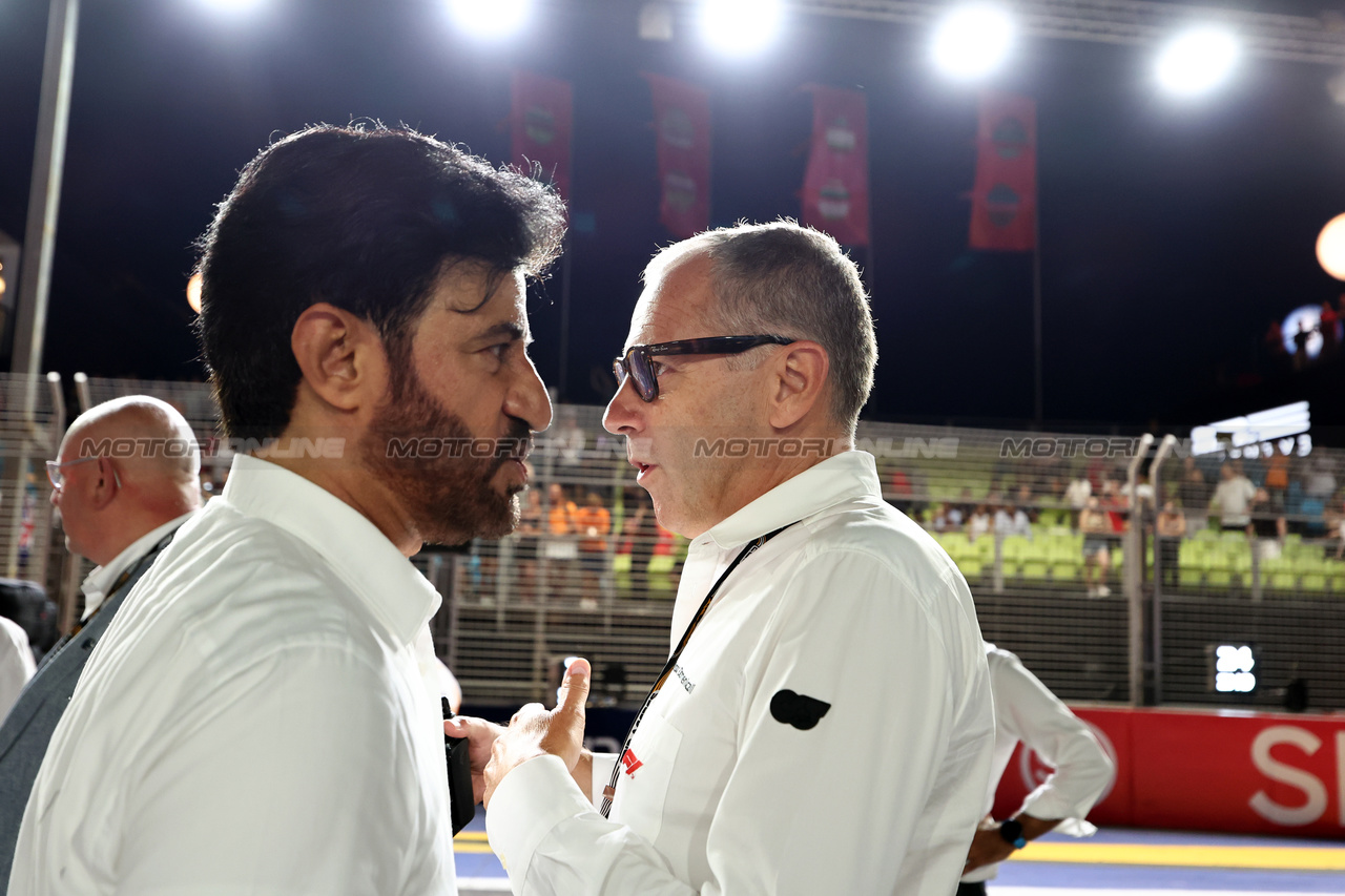 GP SINGAPORE, (L to R): Mohammed Bin Sulayem (UAE) FIA President with Stefano Domenicali (ITA) Formula One President e CEO on the grid.

17.09.2023. Formula 1 World Championship, Rd 16, Singapore Grand Prix, Marina Bay Street Circuit, Singapore, Gara Day.

- www.xpbimages.com, EMail: requests@xpbimages.com © Copyright: Moy / XPB Images