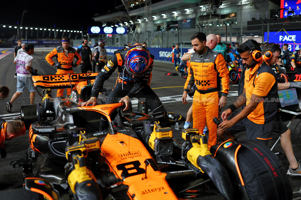 GP SINGAPORE, Oscar Piastri (AUS) McLaren MCL60 on the grid.

17.09.2023. Formula 1 World Championship, Rd 16, Singapore Grand Prix, Marina Bay Street Circuit, Singapore, Gara Day.

 - www.xpbimages.com, EMail: requests@xpbimages.com © Copyright: Coates / XPB Images