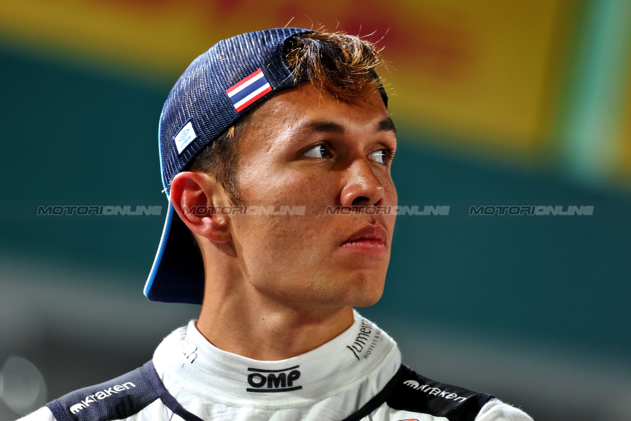 GP SINGAPORE, Alexander Albon (THA) Williams Racing on the grid.

17.09.2023. Formula 1 World Championship, Rd 16, Singapore Grand Prix, Marina Bay Street Circuit, Singapore, Gara Day.

 - www.xpbimages.com, EMail: requests@xpbimages.com © Copyright: Coates / XPB Images