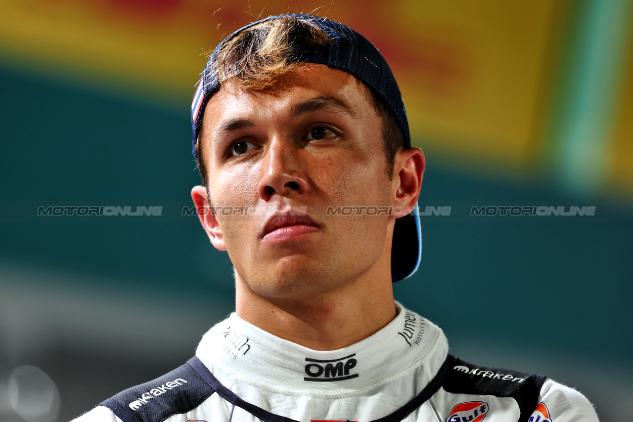 GP SINGAPORE, Alexander Albon (THA) Williams Racing on the grid.

17.09.2023. Formula 1 World Championship, Rd 16, Singapore Grand Prix, Marina Bay Street Circuit, Singapore, Gara Day.

 - www.xpbimages.com, EMail: requests@xpbimages.com © Copyright: Coates / XPB Images