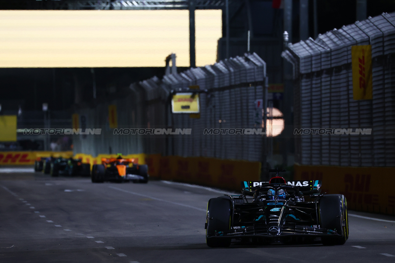 GP SINGAPORE, George Russell (GBR) Mercedes AMG F1 W14.

17.09.2023. Formula 1 World Championship, Rd 16, Singapore Grand Prix, Marina Bay Street Circuit, Singapore, Gara Day.

 - www.xpbimages.com, EMail: requests@xpbimages.com © Copyright: Coates / XPB Images