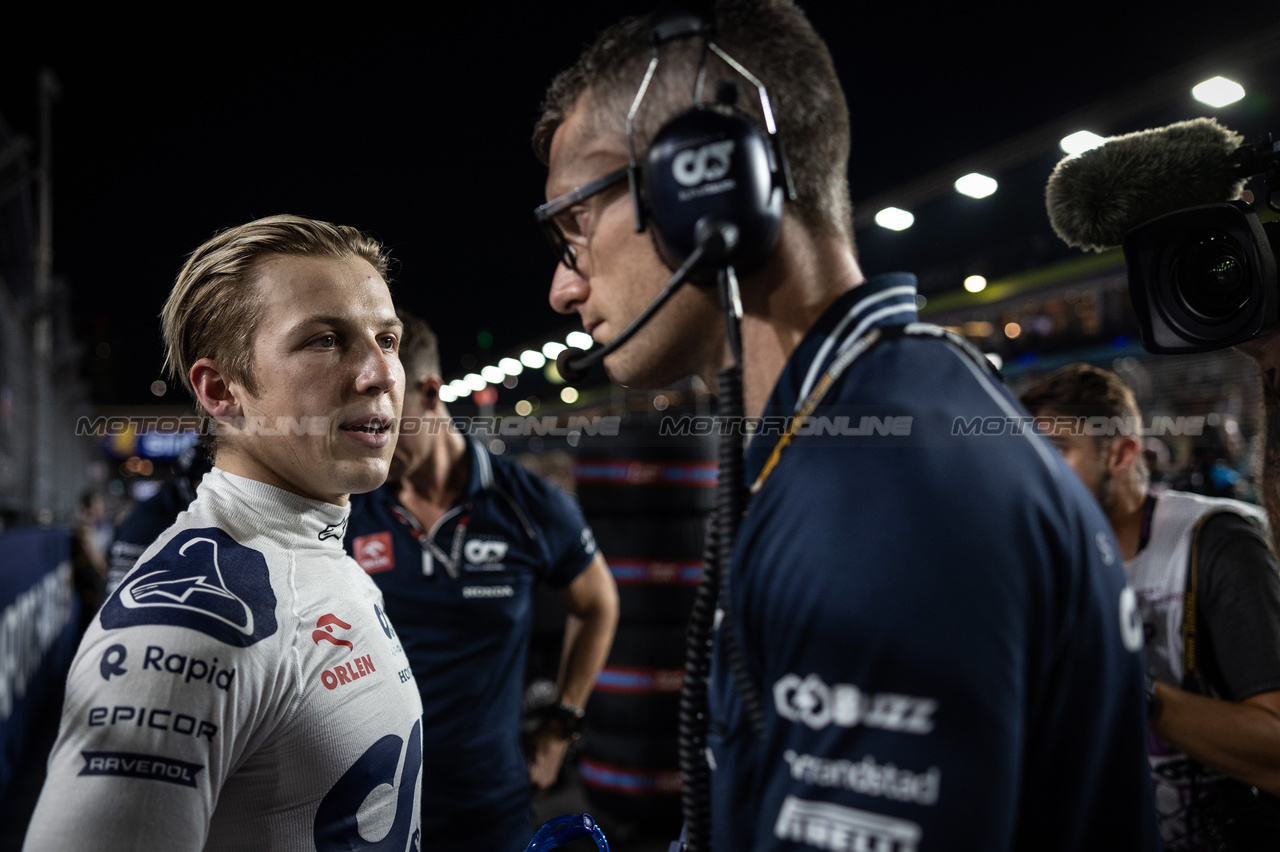 GP SINGAPORE, Liam Lawson (NZL) AlphaTauri on the grid.

17.09.2023. Formula 1 World Championship, Rd 16, Singapore Grand Prix, Marina Bay Street Circuit, Singapore, Gara Day.

- www.xpbimages.com, EMail: requests@xpbimages.com © Copyright: Charniaux / XPB Images