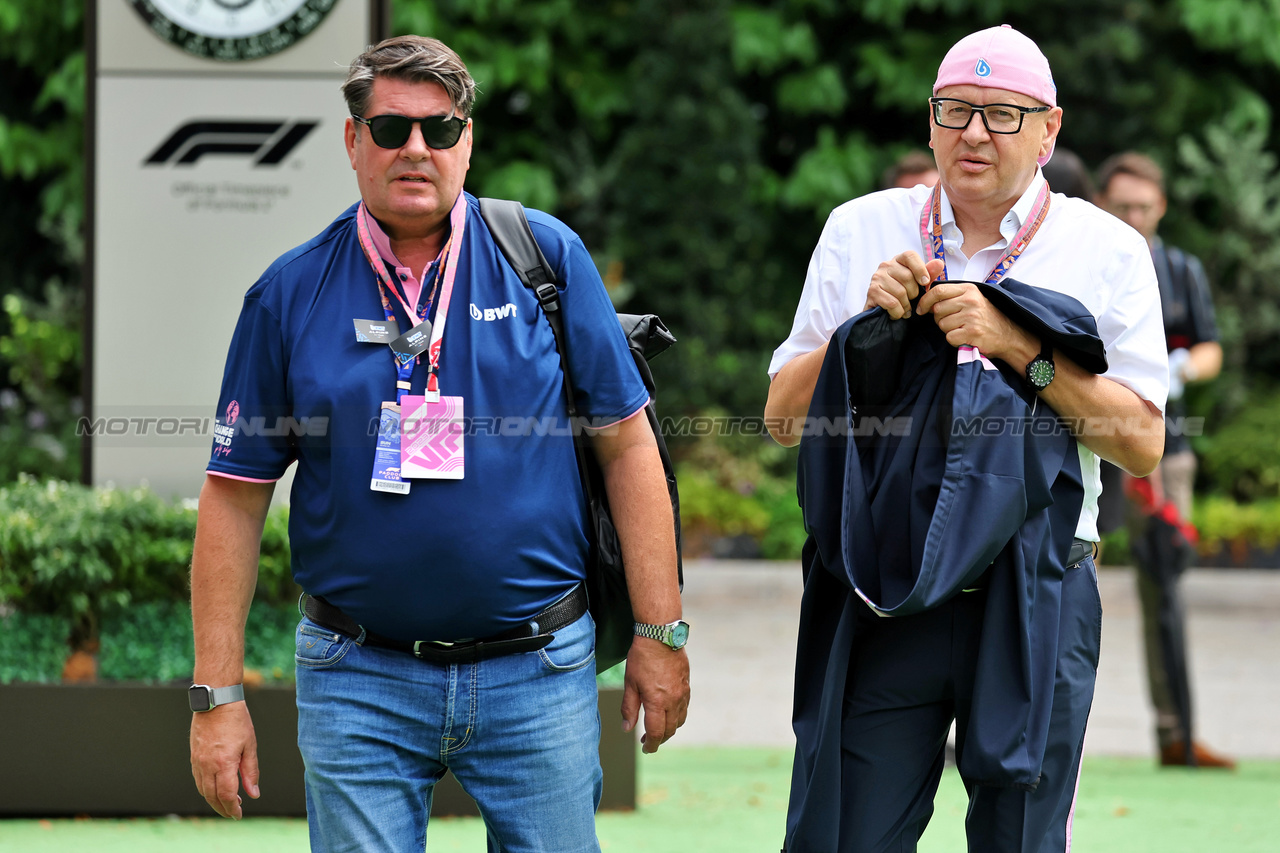 GP SINGAPORE, (L to R): Lutz Huebner, BWT? Marketing Chief with Andreas Weissenbacher, BWT Chief Executive Officer.

17.09.2023. Formula 1 World Championship, Rd 16, Singapore Grand Prix, Marina Bay Street Circuit, Singapore, Gara Day.

- www.xpbimages.com, EMail: requests@xpbimages.com © Copyright: Moy / XPB Images