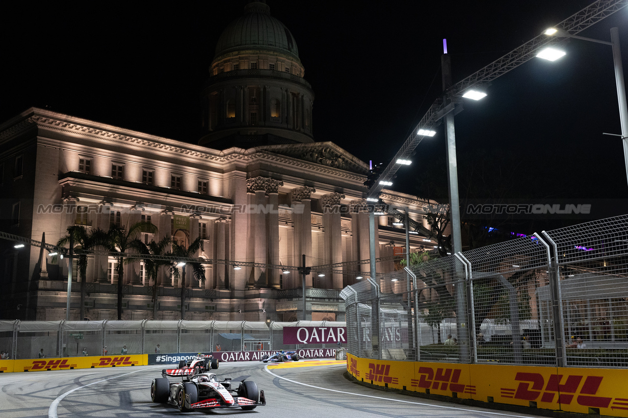 GP SINGAPORE, Kevin Magnussen (DEN) Haas VF-23.

17.09.2023. Formula 1 World Championship, Rd 16, Singapore Grand Prix, Marina Bay Street Circuit, Singapore, Gara Day.

 - www.xpbimages.com, EMail: requests@xpbimages.com © Copyright: Rew / XPB Images