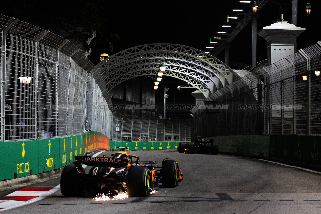 GP SINGAPORE, Lando Norris (GBR) McLaren MCL60.



17.09.2023. Formula 1 World Championship, Rd 16, Singapore Grand Prix, Marina Bay Street Circuit, Singapore, Gara Day.

 - www.xpbimages.com, EMail: requests@xpbimages.com © Copyright: Rew / XPB Images