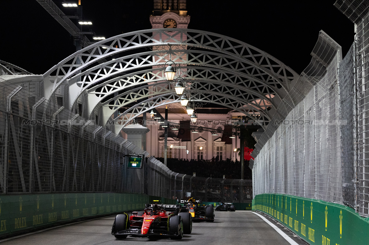 GP SINGAPORE, Carlos Sainz Jr (ESP) Ferrari SF-23.

17.09.2023. Formula 1 World Championship, Rd 16, Singapore Grand Prix, Marina Bay Street Circuit, Singapore, Gara Day.

 - www.xpbimages.com, EMail: requests@xpbimages.com © Copyright: Rew / XPB Images