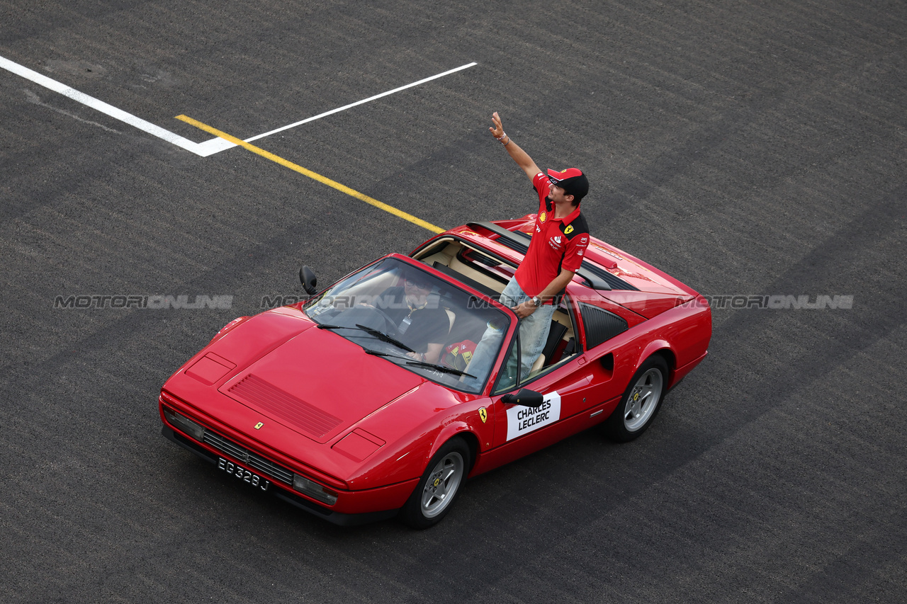 GP SINGAPORE, Charles Leclerc (MON) Ferrari on the drivers' parade.

17.09.2023. Formula 1 World Championship, Rd 16, Singapore Grand Prix, Marina Bay Street Circuit, Singapore, Gara Day.

- www.xpbimages.com, EMail: requests@xpbimages.com © Copyright: Moy / XPB Images