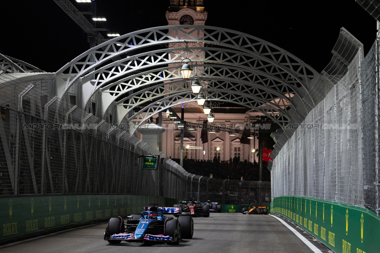 GP SINGAPORE, Esteban Ocon (FRA) Alpine F1 Team A523.

17.09.2023. Formula 1 World Championship, Rd 16, Singapore Grand Prix, Marina Bay Street Circuit, Singapore, Gara Day.

 - www.xpbimages.com, EMail: requests@xpbimages.com © Copyright: Rew / XPB Images