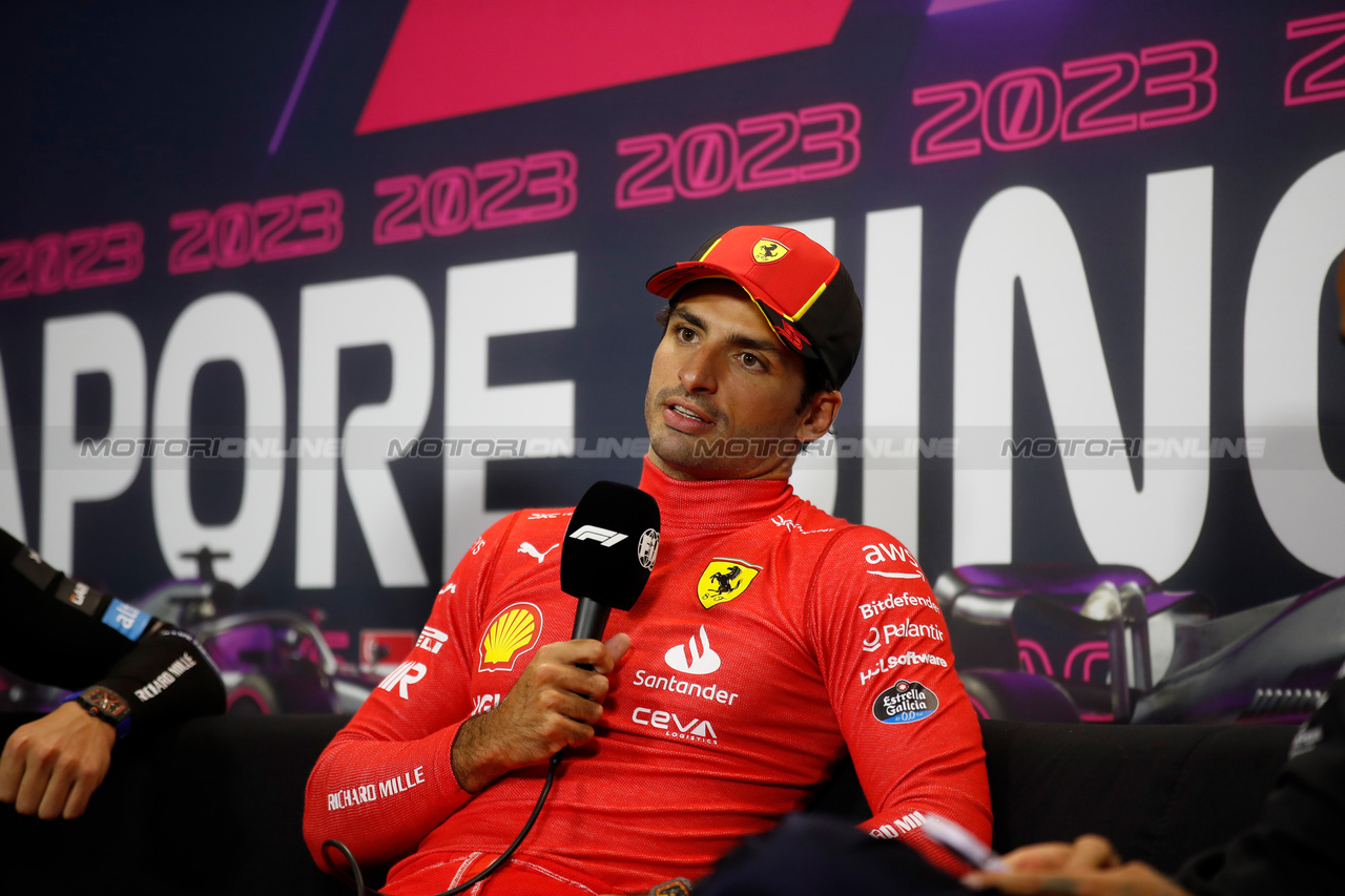 GP SINGAPORE, Carlos Sainz Jr (ESP) Ferrari in the post race FIA Press Conference.

17.09.2023. Formula 1 World Championship, Rd 16, Singapore Grand Prix, Marina Bay Street Circuit, Singapore, Gara Day.

- www.xpbimages.com, EMail: requests@xpbimages.com © Copyright: XPB Images